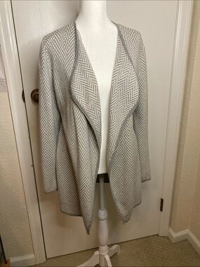 Vince Camuto Gray and White Chevron Open-Front Cardigan